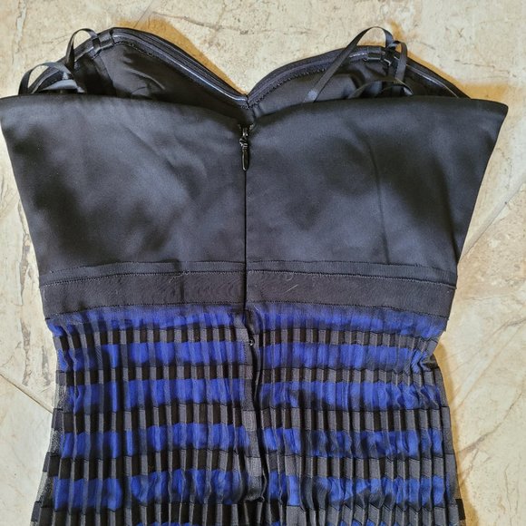BCBG Max Azria size 4 Black and Blue Cocktail dress euc - Picture 3 of 3